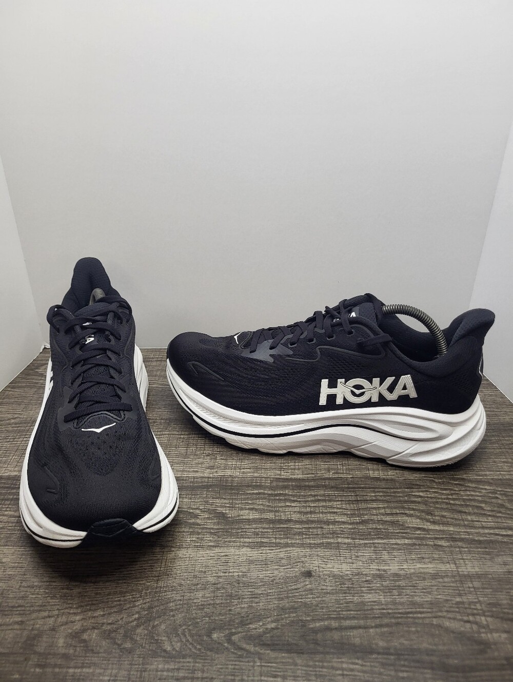 Hoka One One Clifton 10 Black White Running Shoes Men's Size 10.5 D